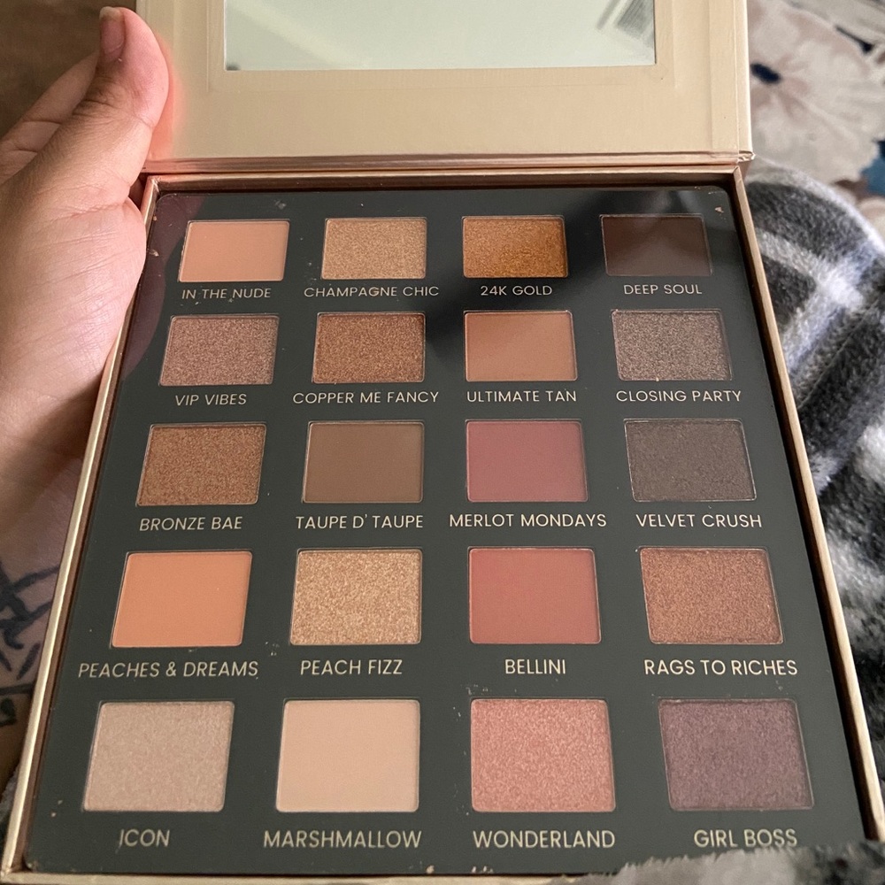Iconic London Pallet